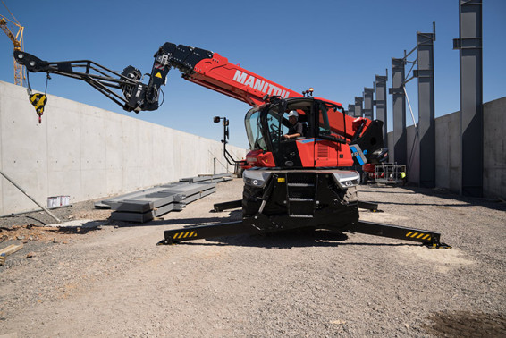 application_rotating_telehandler_mrt_e_2260_manitou