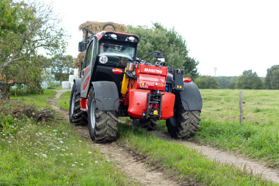 application_agriculture_telehandler_MLT742_manitou