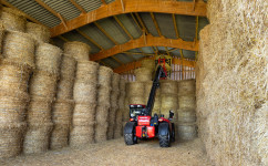 application_agriculture_telehandler_mlt_742
