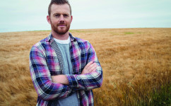 pictures_agriculture_man_cereals_manitou