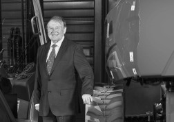 Marcel_Braud_recadrée-site-corp_N&B@2x