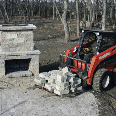 application_skid_steer_loaders_2700_v_nxt2_manitou.jpg