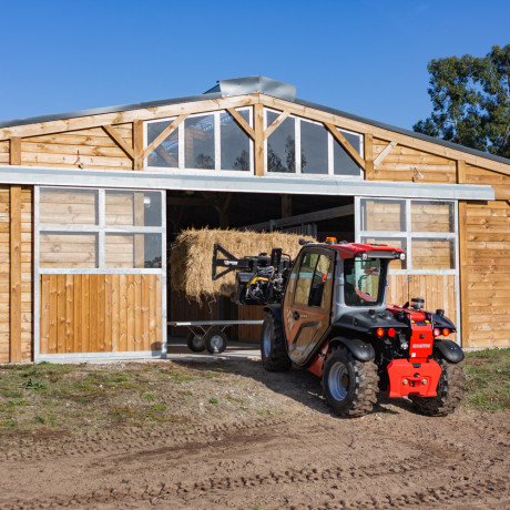 application_telehandler_ulm_415_h_equestrian_agriculture_manitou