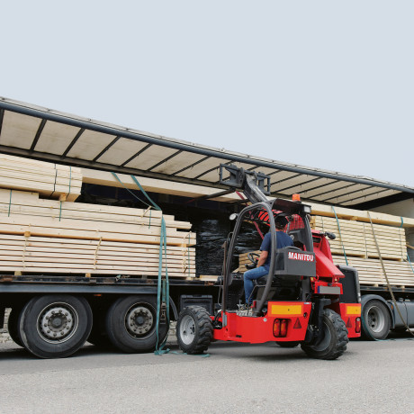 application_truck_mounted_forklift_tmt_x_25_s_4w_manitou_024