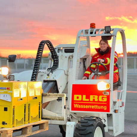 application TMT truck mounted forklift évacuation manitou