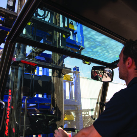 Application semi industrial forklift msi35 Manitou