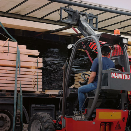manitou header industry truck-mounted-forklifts TMT 25 S 4W application_transport 0.jpg